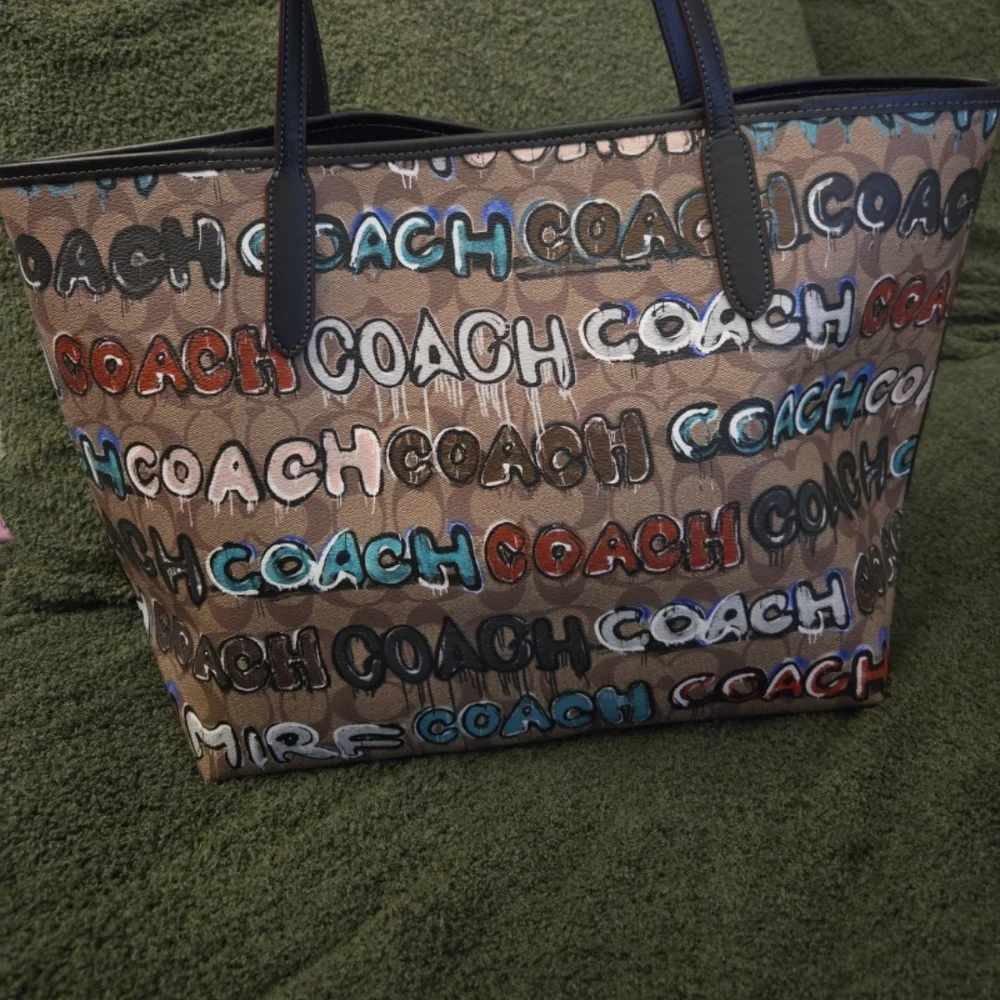 Coach mint & serf city tote - Picture 2 of 5